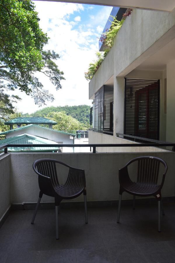 Lotus Lake Residence Kandy Exterior foto